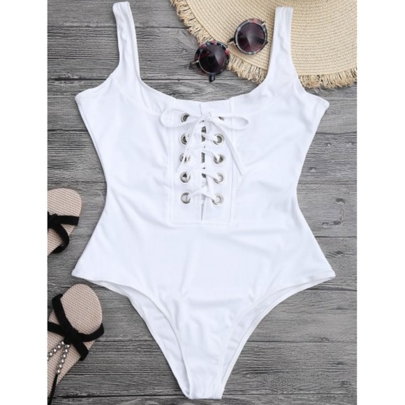 🎁 FREE W/ $75 PURCHASE//WHITE LACE-UP SWIMSUIT - Picture 3 of 6
